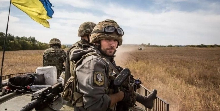 Украине нужно переходить в оборону, несмотря на опасность территориальных потерь, — WSJ