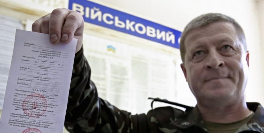 Надели наручники и увезли: в Одессе работники ТЦК жестко «мобилизовали» мужчину