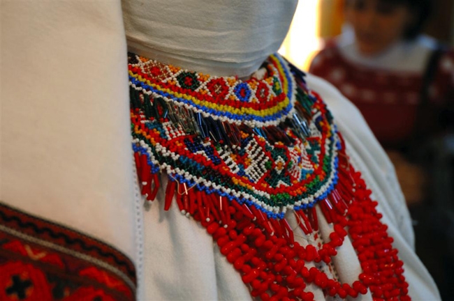В Николаевской области выявили сговор в тендере на закупку национальных костюмов