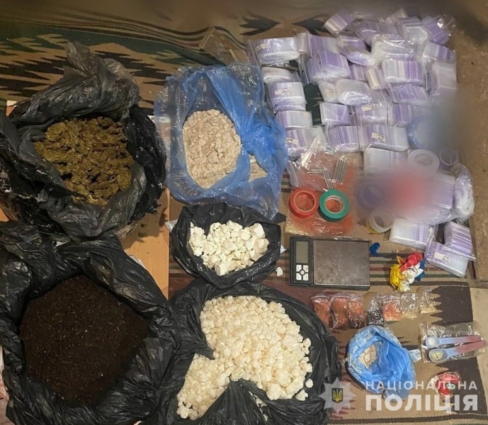 Поліція викрила логістичний хаб зі збуту наркотиків у 14 регіонах України