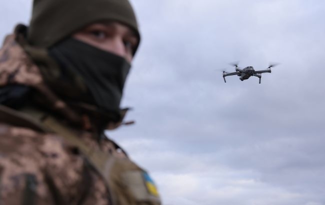 Танки, БМП і не тільки: СБУ показала відео знищення ворожої техніки за допомогою дронів