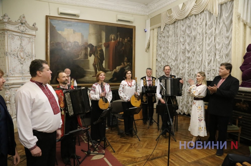 З музикою у житті: у Миколаєві пройшов концерт ансамблю народних інструментів «Узори»