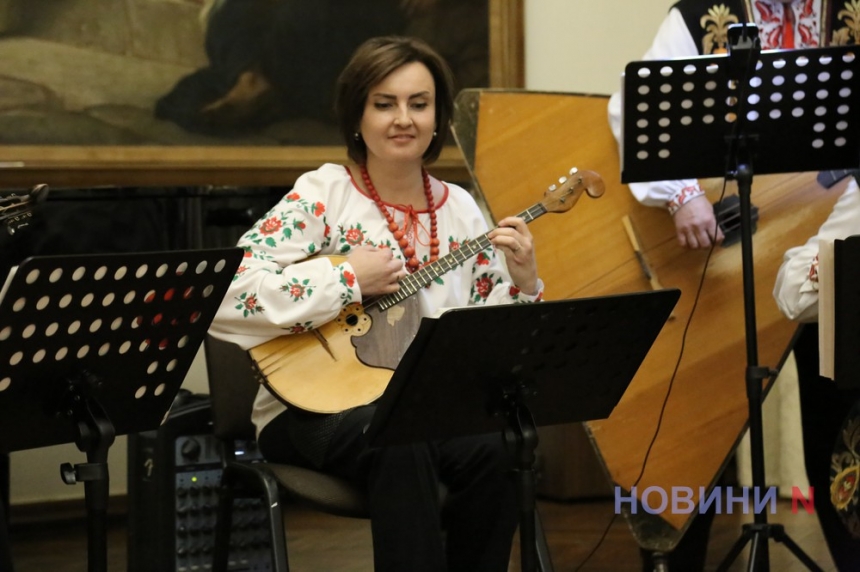 С музыкой по жизни: в Николаеве прошел концерт ансамбля народных инструментов «Узоры»