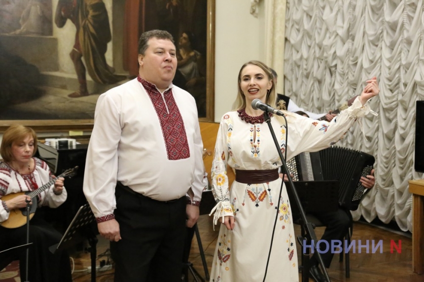 С музыкой по жизни: в Николаеве прошел концерт ансамбля народных инструментов «Узоры»