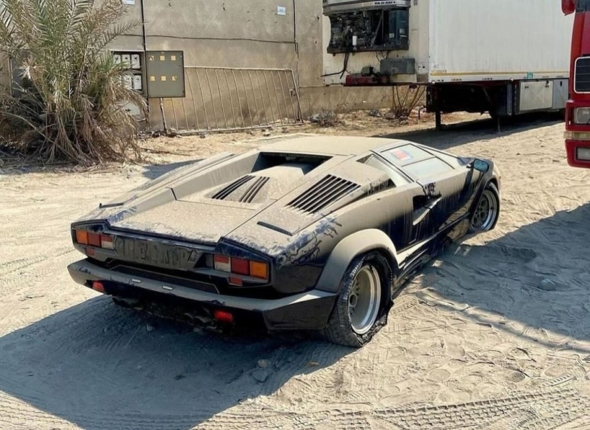 У пустелі знайшли нічийний суперкар Lamborghini за $500 000 (фото)