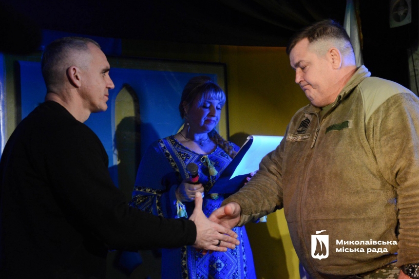 У Миколаєві вручили нагороди за оборону міста (фоторепортаж)