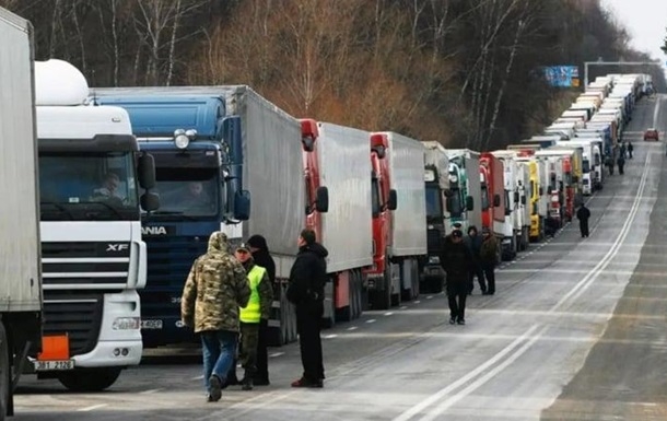 Україна після смерті другого водія на кордоні звернулася до Польщі з офіційною нотою