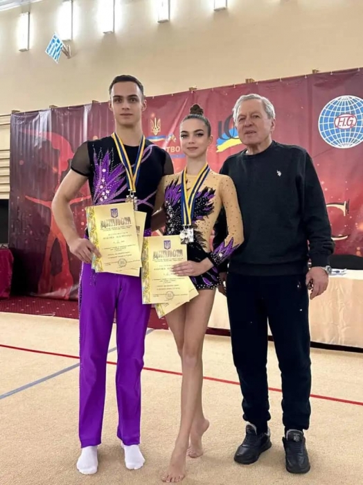 Юные николаевцы получили награды Чемпионата Украины по спортивной акробатике