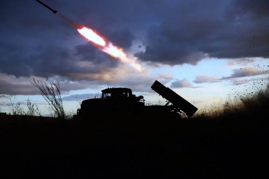 Украина бьет по базам россиян вдали от линии фронта, - британская разведка