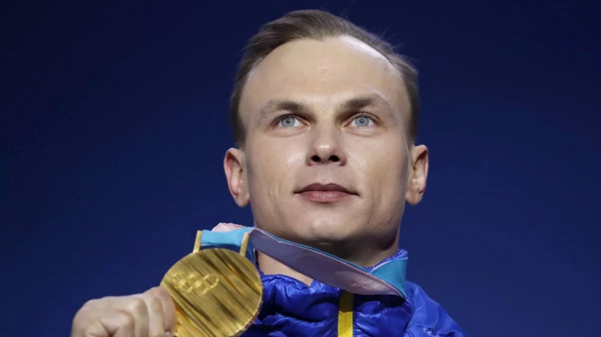 Николаевский фристайлист Абраменко выставил на благотворительный аукцион две олимпийские медали