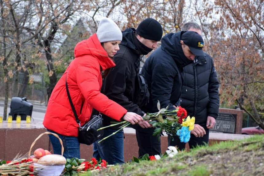 В Николаеве почтили память жертв голодоморов в Украине (фоторепортаж)