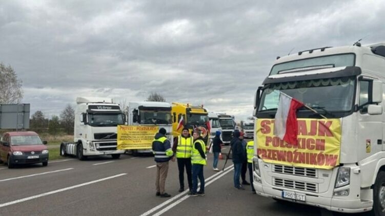 В Украине начались перебои с поставками топлива из-за блокировки польской границы