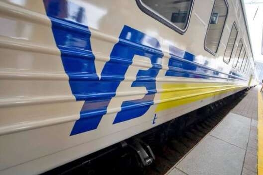 УЗ предупредила о задержках ряда поездов из-за непогоды: список