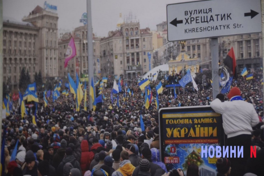 У Будинку офіцерів флоту провели фотовиставку: показали миколаївський «Майдан» та знесення Леніна