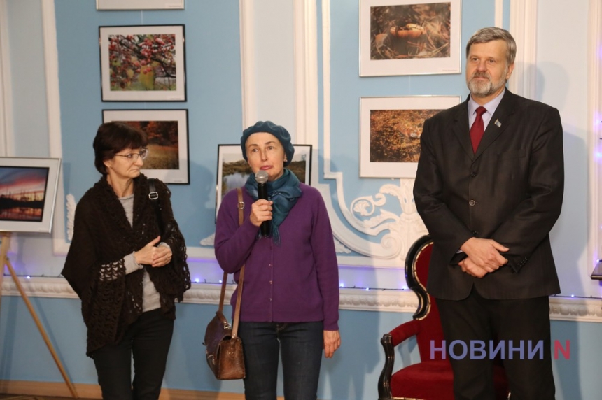 Красоты осени в объективах николаевских фотографов: в театре открылась выставка «Спогади» (фоторепортаж)