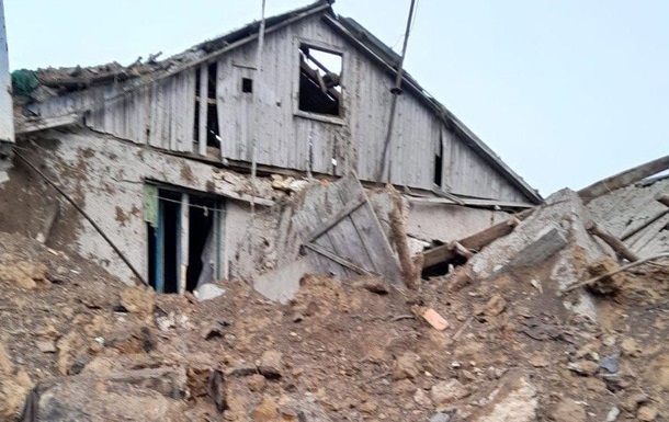Внаслідок удару по селу на Херсонщині загинули троє людей