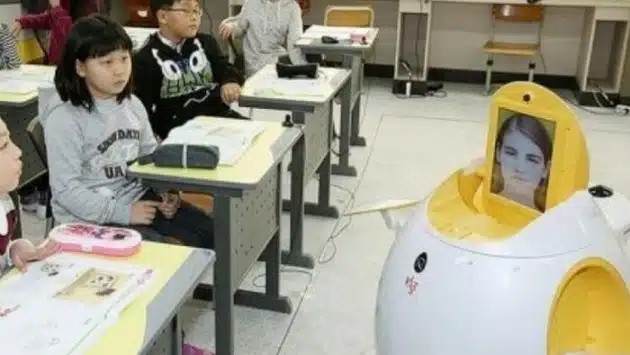 Южная Корея решила заменить учителей в школах на роботов