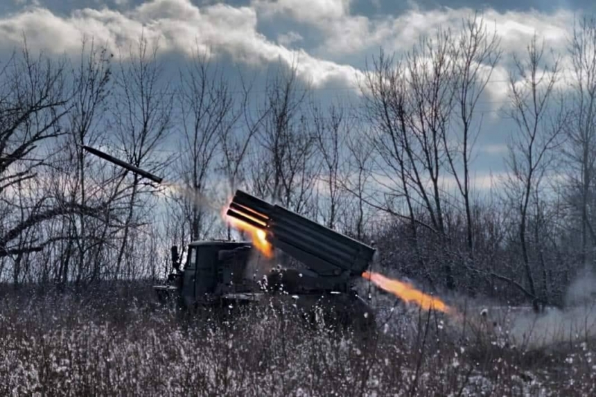 Ворог намагався штурмувати позиції ЗСУ на 7 напрямках, відбито понад 80 атак росіян, - Генштаб