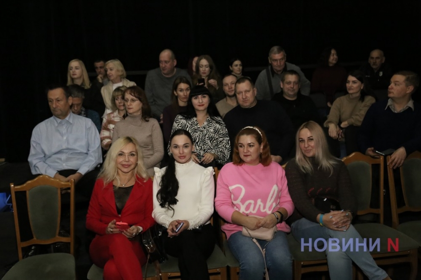 Будь тобі, враже, так, як відьма скаже: у Миколаєві показали спектакль про героїчний Херсон (фоторепортаж)