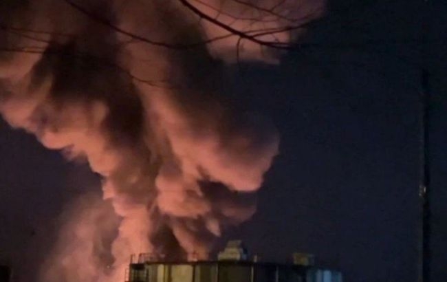 В окупованому Луганську дрони атакували нафтобазу: спалахнула пожежа (фото, відео)