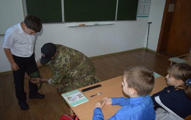 Оккупанты в Крыму учат детей убивать украинцев, - Зеленский