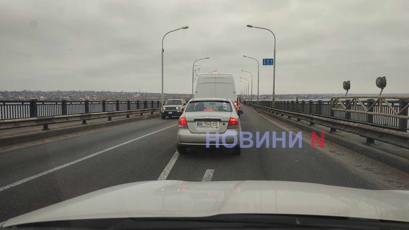 В Николаеве огромные пробки на обоих мостах: на Варваровском произошло ЧП