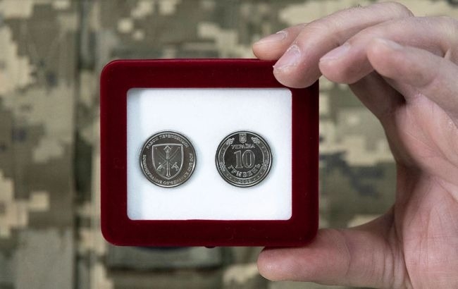 Нацбанк ввел в обращение новую монету ко Дню ВСУ (фото)