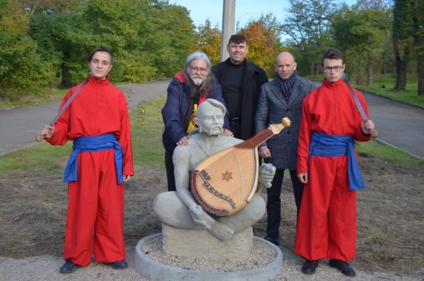 Проводили несанкціоновано: у Миколаєві пояснили, навіщо засадили соснами місце козацьких фестивалів