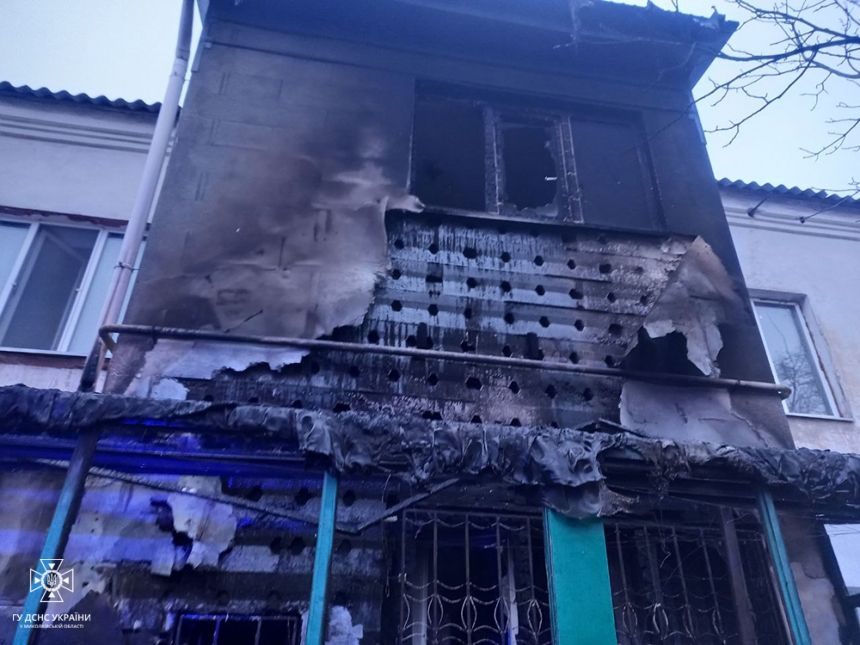 У Миколаєві горів двоповерховий житловий будинок: рятувальники евакуювали мешканців