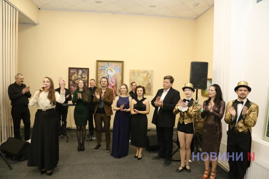 «Золоті шедеври світового кіно»: у Миколаєві виступили Art Colors Band та артисти філармонії (фоторепортаж)