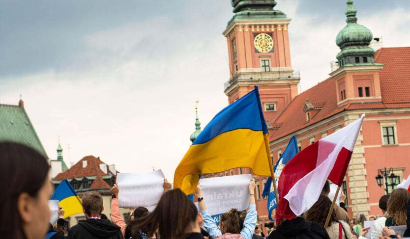 Число біженців з України в Польщі знову зростає