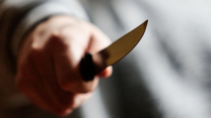 Вонзил нож собутыльнику в спину: ранее судимого николаевца вновь отправили в СИЗО