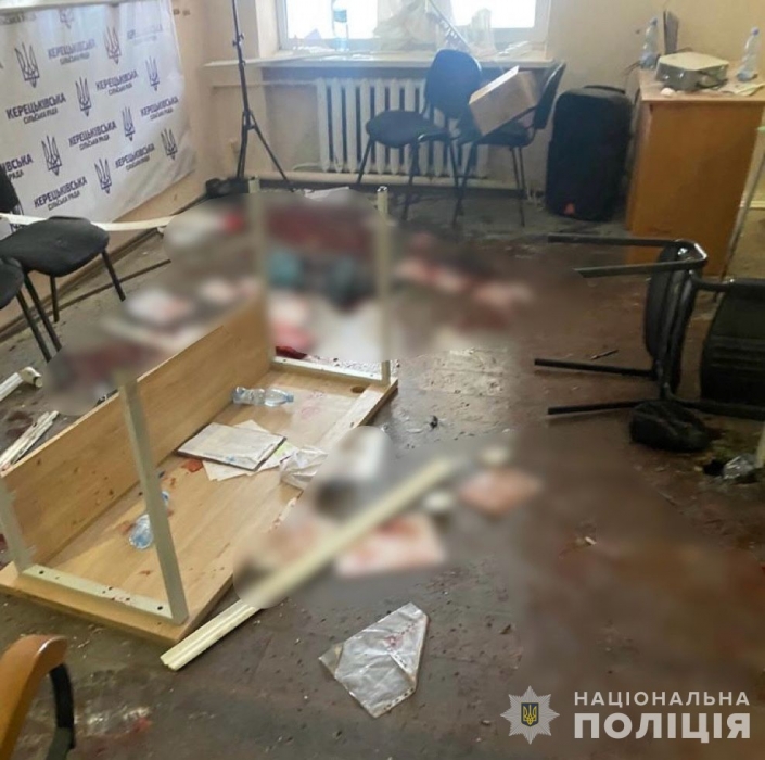 На Закарпатье депутат взорвал гранаты во время сессии: пострадали десятки людей (видео)