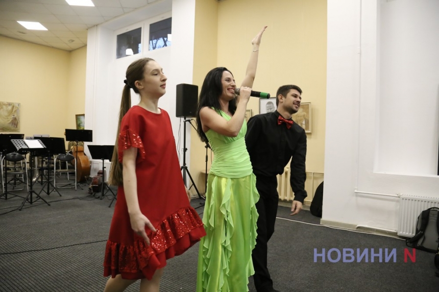  Для николаевской публики сыграли «Новогодний хит-парад» (фоторепортаж)