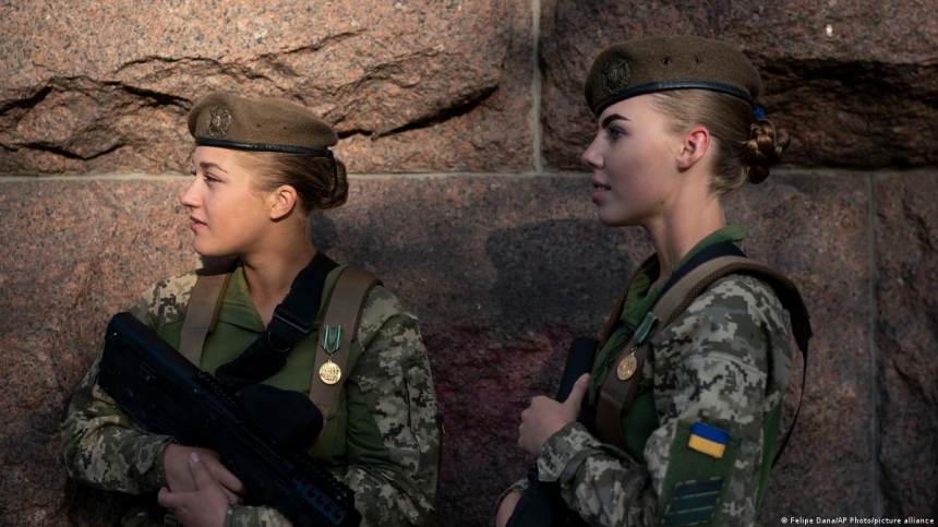 В Украине слухи о подготовке женщин к мобилизации назвали российской пропагандой