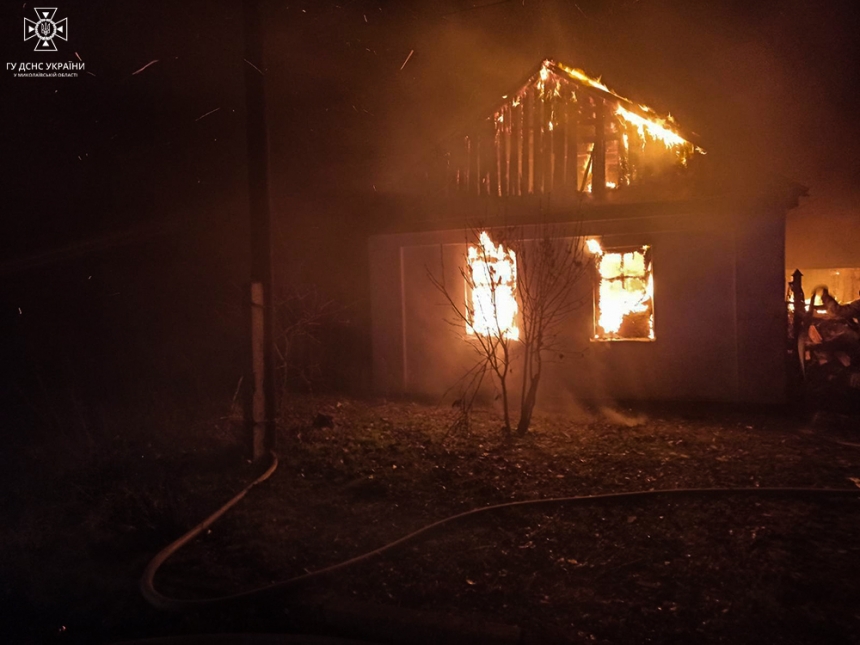 В Очакове сгорел дом