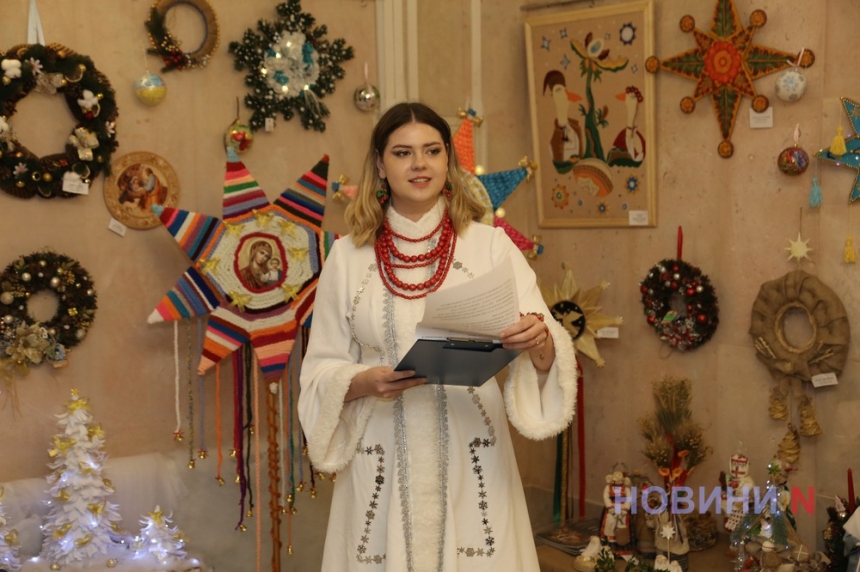 «Різдвяна зірка»: у миколаївській бібліотеці відкрилася виставка робіт майстрів Миколаївщини (фоторепортаж)
