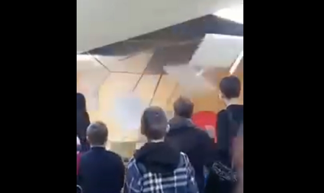 В Киеве в школьном укрытии во время воздушной тревоги обрушился потолок (видео)
