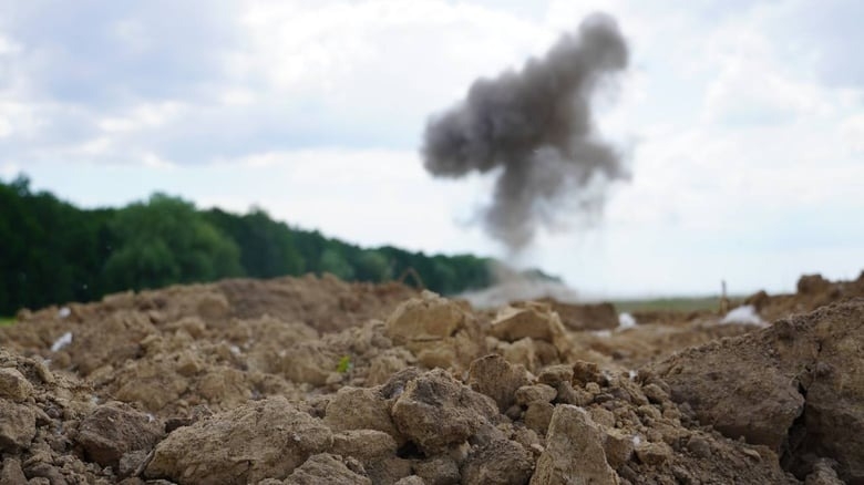 Під Первомайском вибухи – знищують вибухонебезпечні предмети