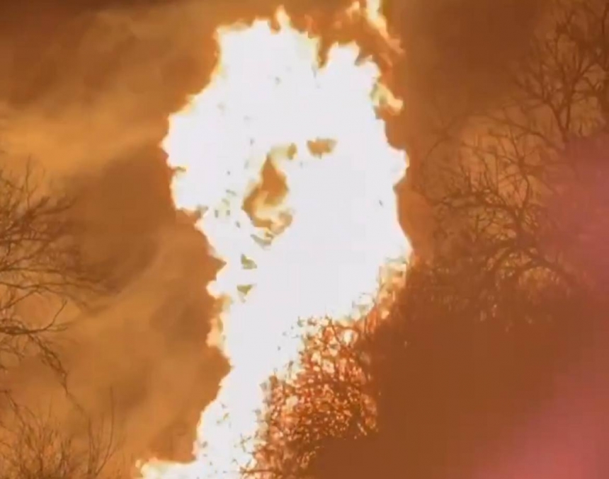Оккупанты ударили по критической инфраструктуре Херсона, возник пожар на газовых сетях (видео)