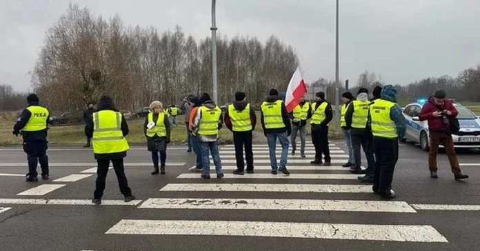 Польские перевозчики продолжат блокаду границы на Рождество