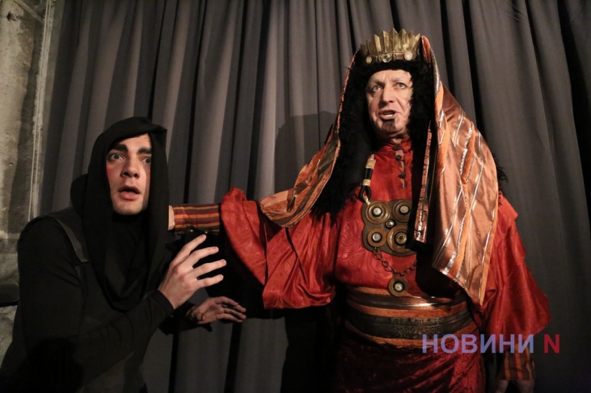 У Миколаївському театрі показали Український Вертеп (фоторепортаж)