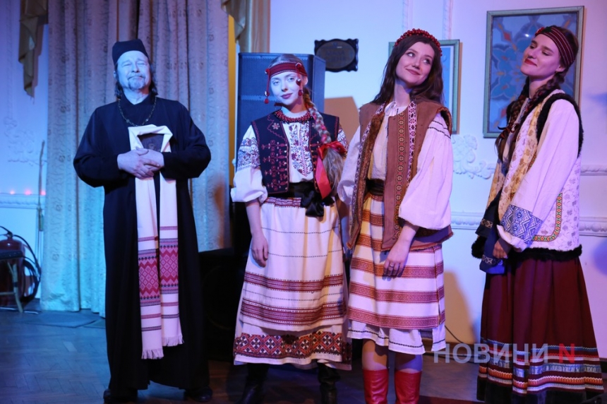 «Вечорниці у Кайдаша – 2: в Миколаївському театрі показали новорічний квартирник (фоторепортаж)