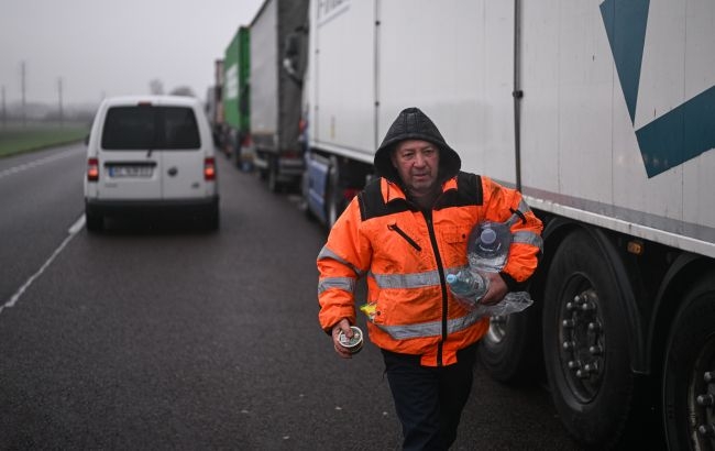 На границе с Польшей все еще заблокированы три КПП, в очереди более 3400 грузовиков, - ГПСУ