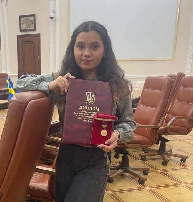 Девушка из Николаевской области получила премию Кабмина