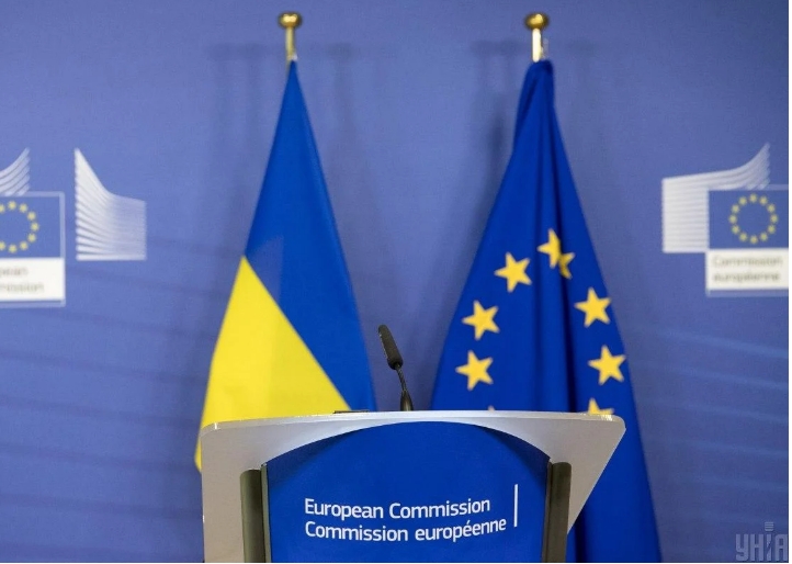 В Еврокомиссии сказали, через сколько лет Украина сможет вступить в ЕС