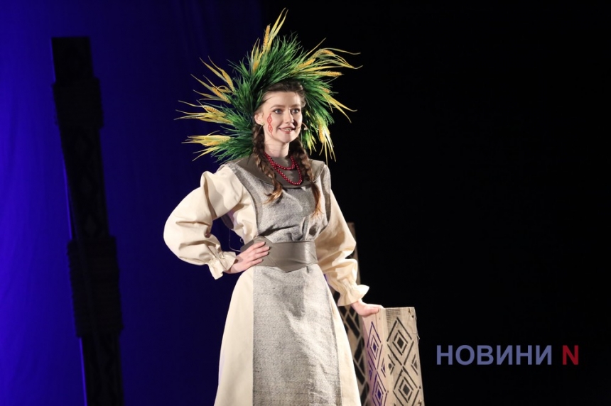  Катигорошек против викингов: на сцене Николаевского театра показали яркий мюзикл (фоторепортаж)
