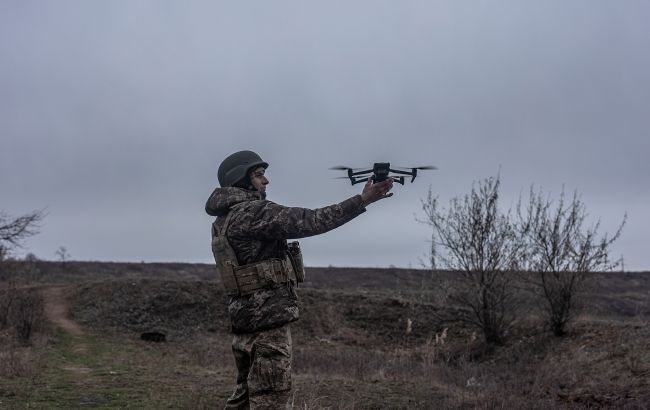 Прикордонники під Куп'янськом атакували ворожі бліндажі за допомогою дронів (відео)