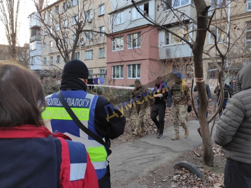 В Одесі чоловік взяв у заручники жінку з дитиною: поліція знешкодила зловмисника