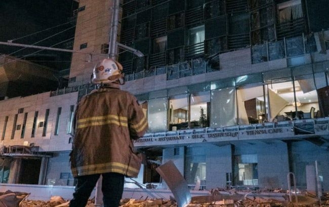 Удар по центру Харкова: пошкоджено готель Kharkiv Palace та житловий будинок, 16 постраждалих